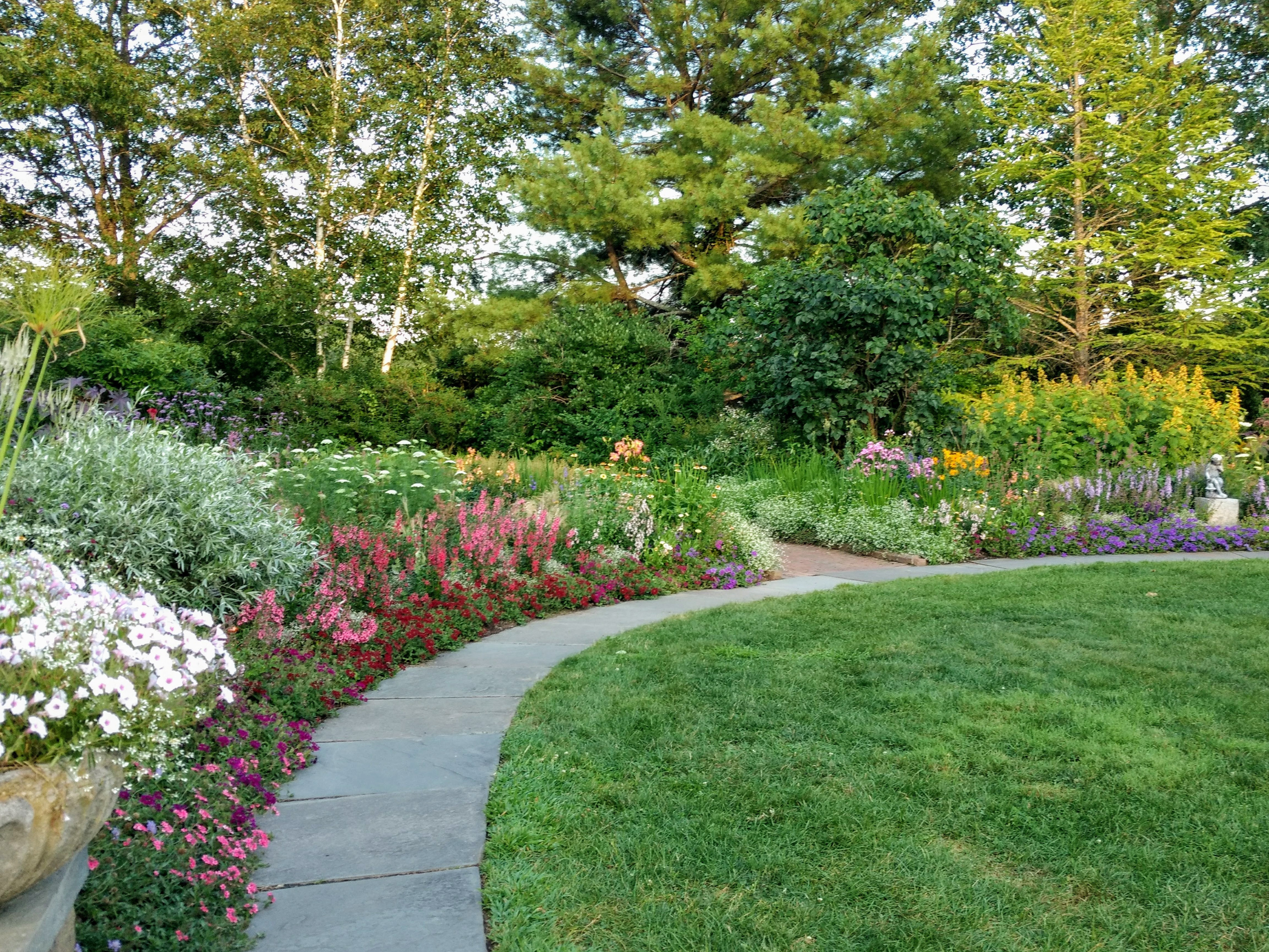 Благоустройство участка частного дома в Челябинске и Челябинской области